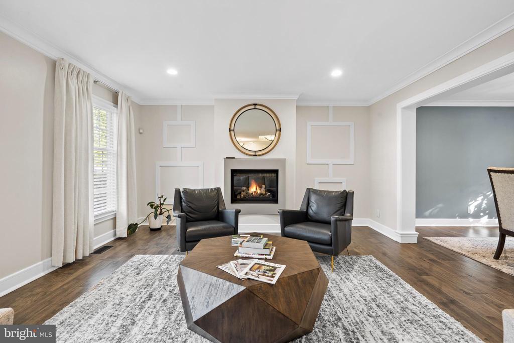 915 GRAY FOX CIRCLE