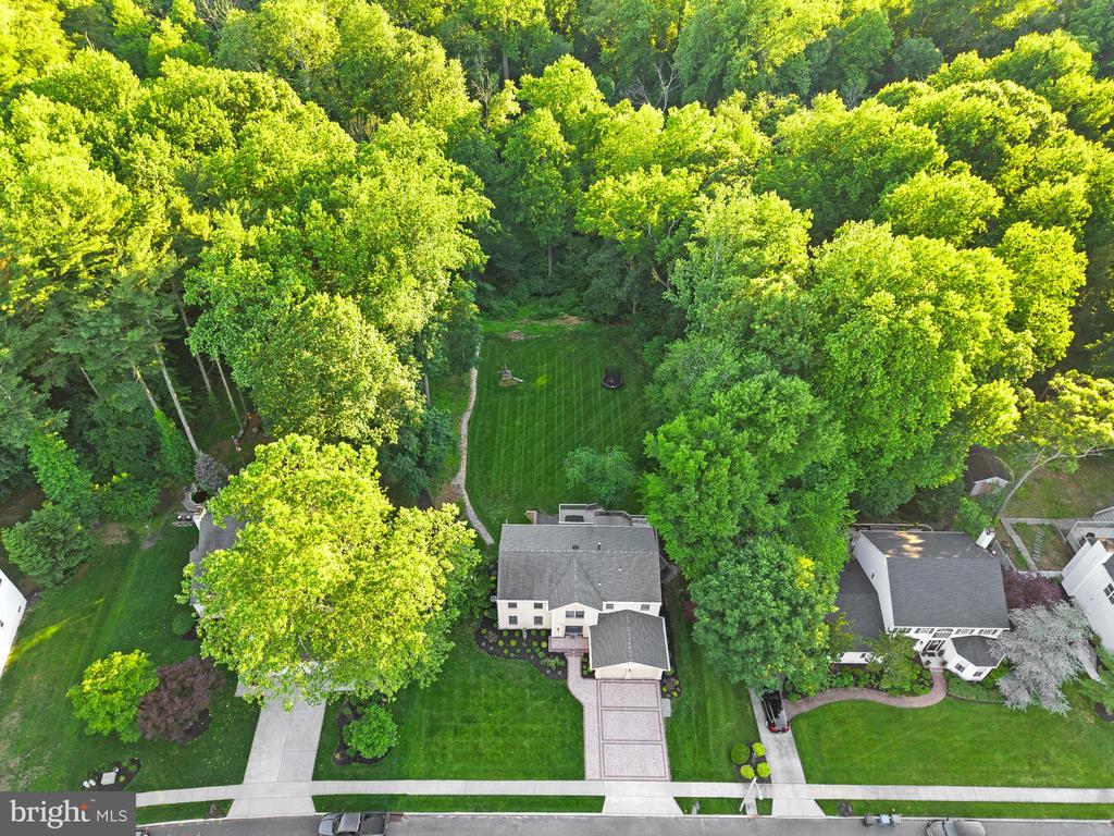 915 GRAY FOX CIRCLE