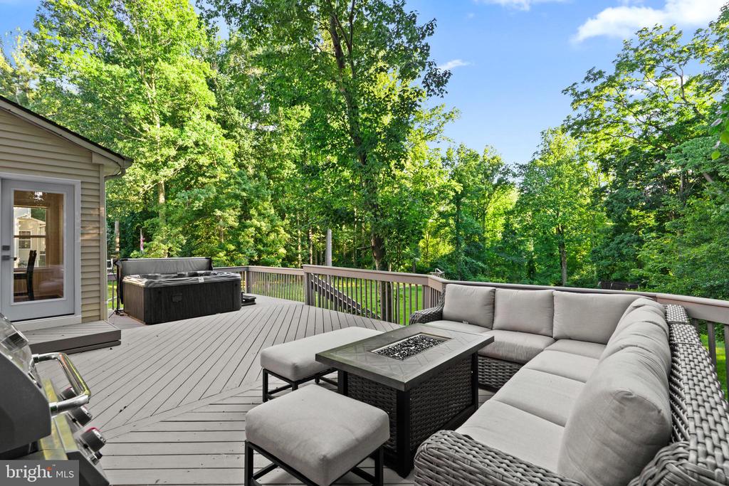 915 GRAY FOX CIRCLE