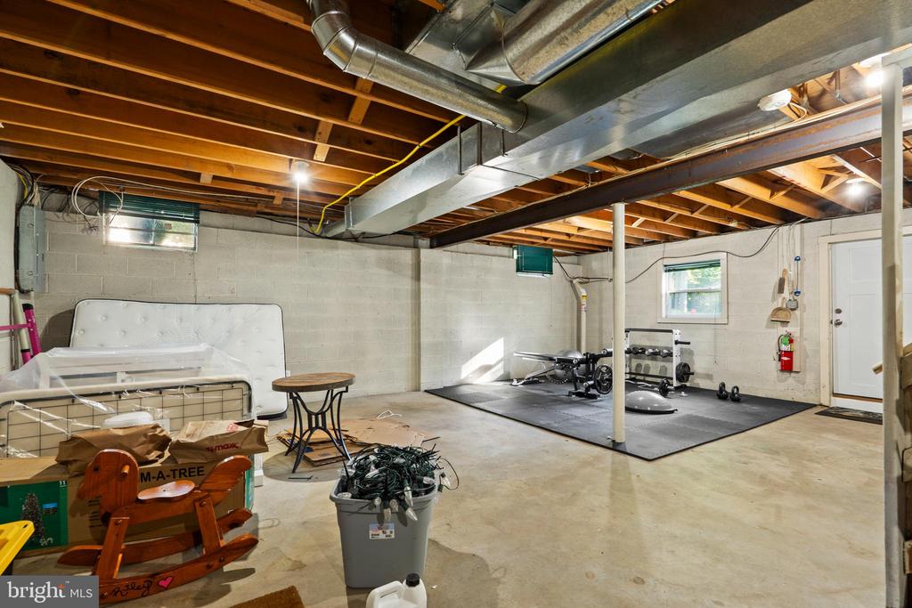 915 GRAY FOX CIRCLE