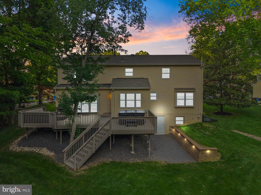 915 GRAY FOX CIRCLE