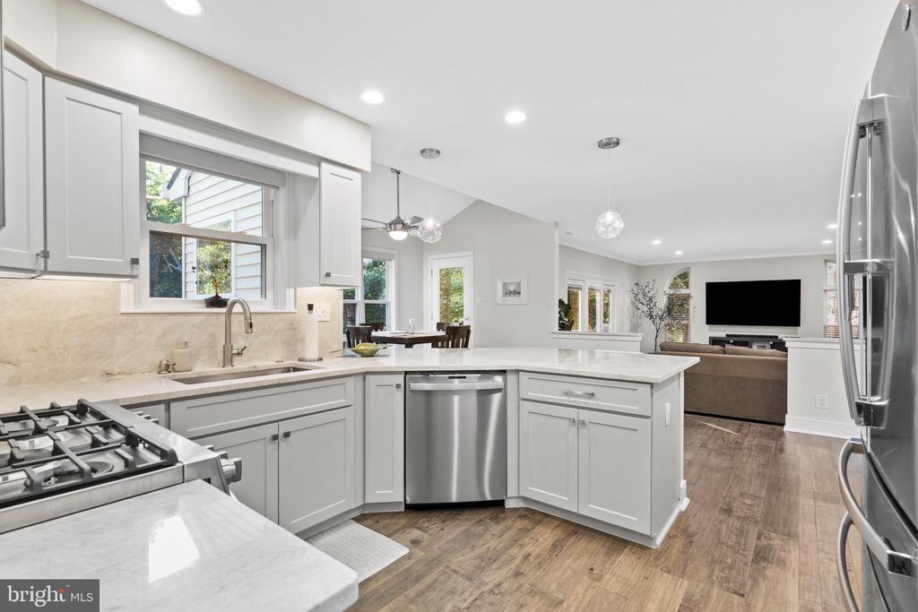 915 GRAY FOX CIRCLE