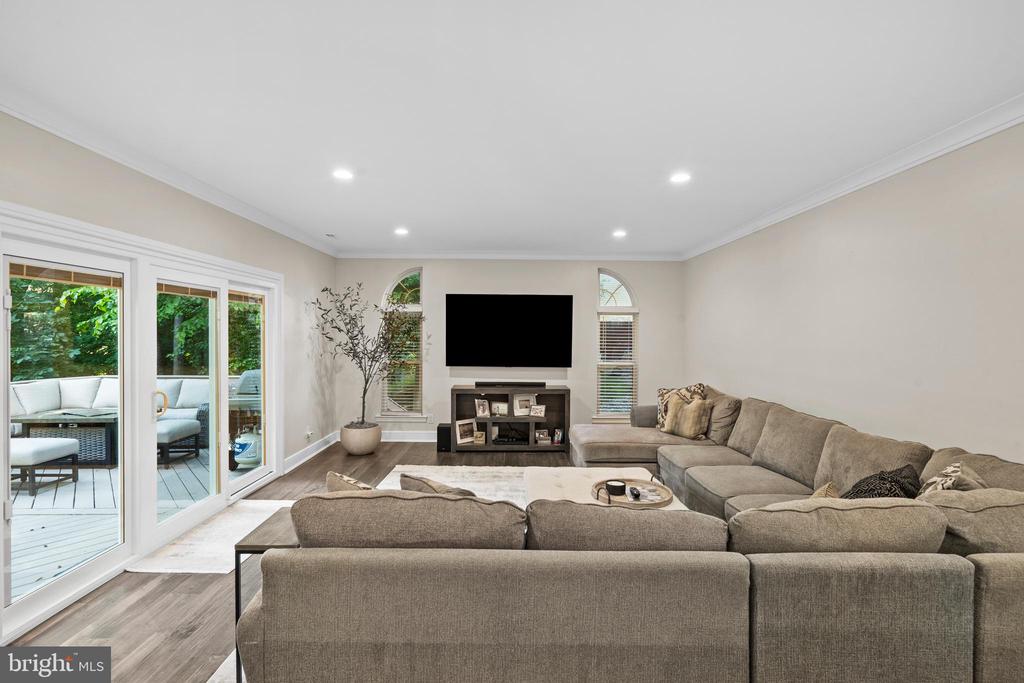 915 GRAY FOX CIRCLE