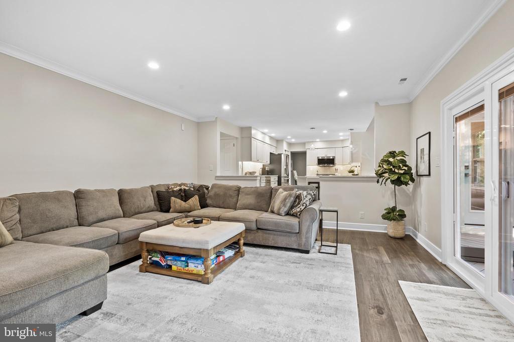 915 GRAY FOX CIRCLE