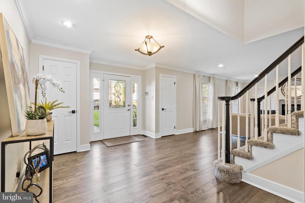 915 GRAY FOX CIRCLE
