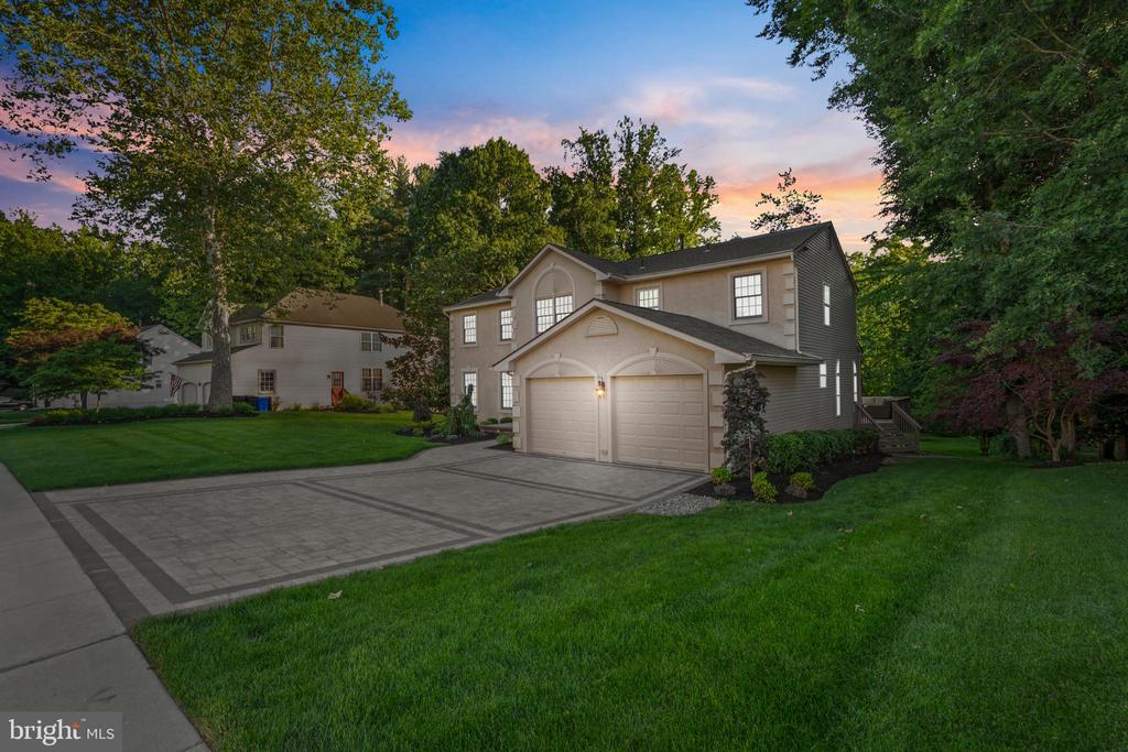 915 GRAY FOX CIRCLE