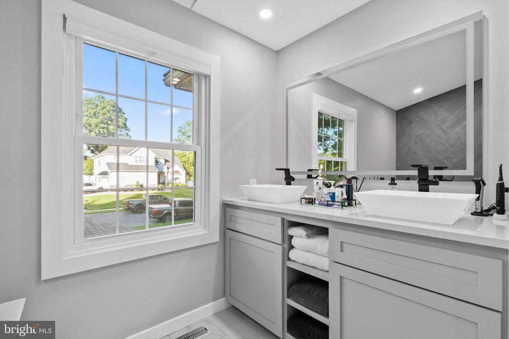 915 GRAY FOX CIRCLE
