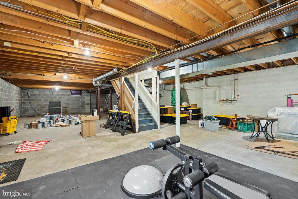 915 GRAY FOX CIRCLE