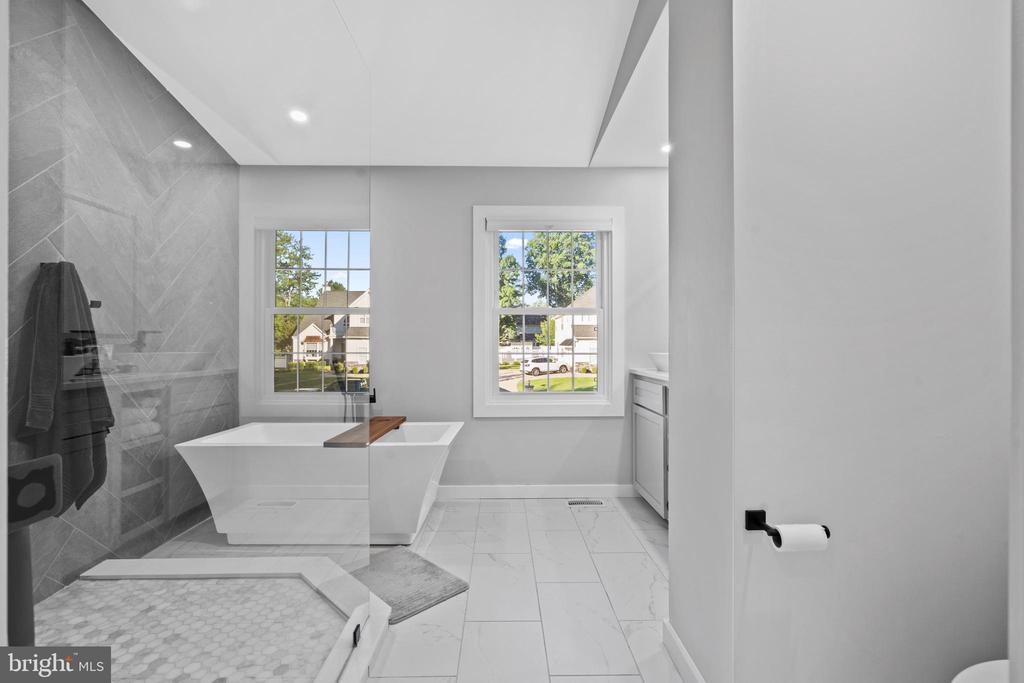 915 GRAY FOX CIRCLE