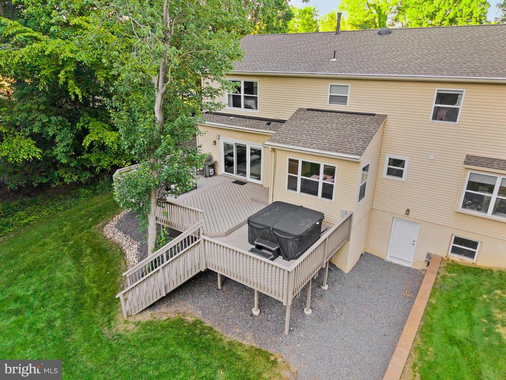 915 GRAY FOX CIRCLE
