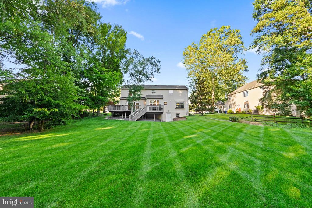 915 GRAY FOX CIRCLE