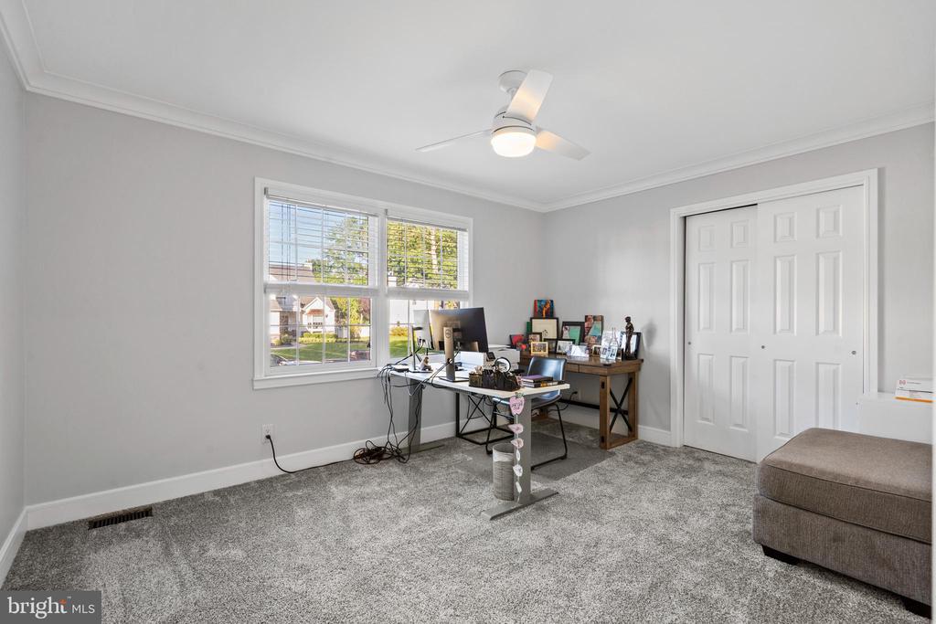 915 GRAY FOX CIRCLE