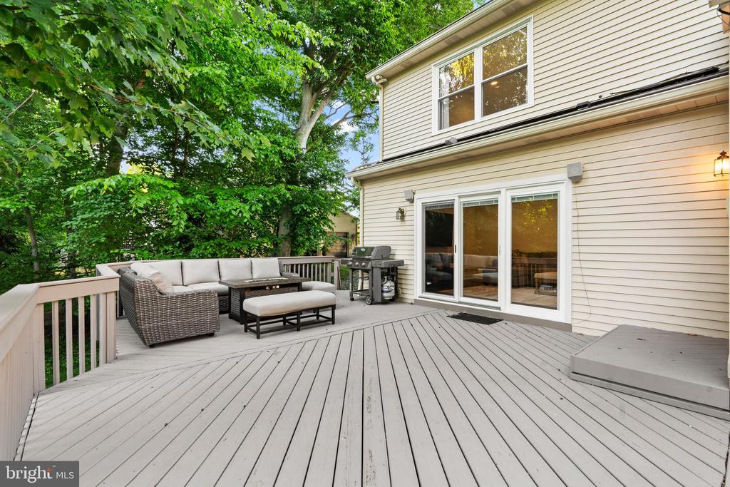 915 GRAY FOX CIRCLE