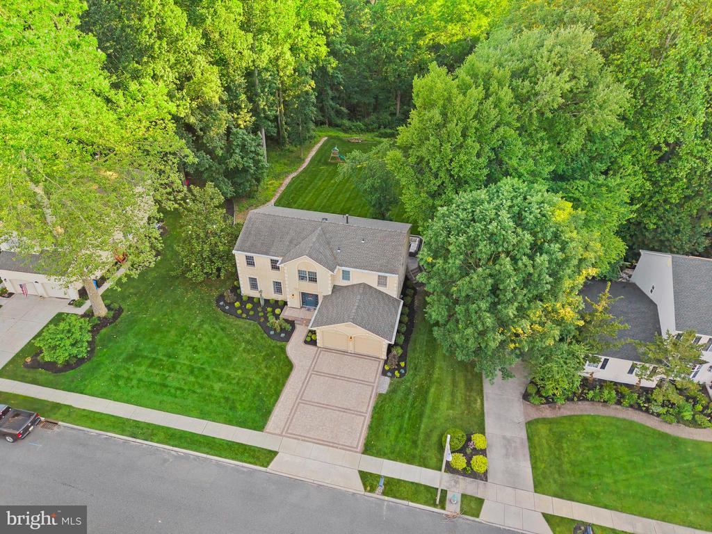 915 GRAY FOX CIRCLE