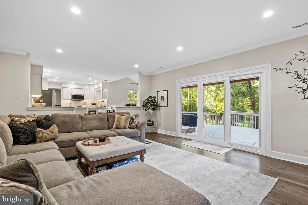 915 GRAY FOX CIRCLE
