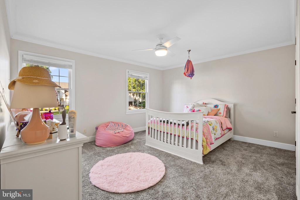 915 GRAY FOX CIRCLE