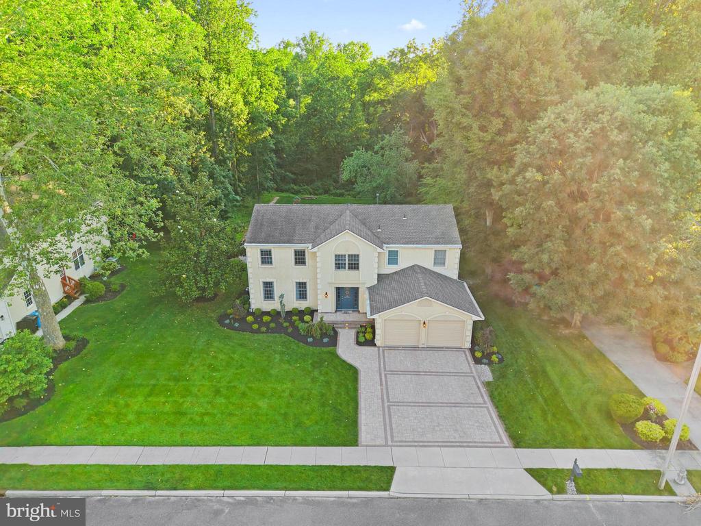 915 GRAY FOX CIRCLE