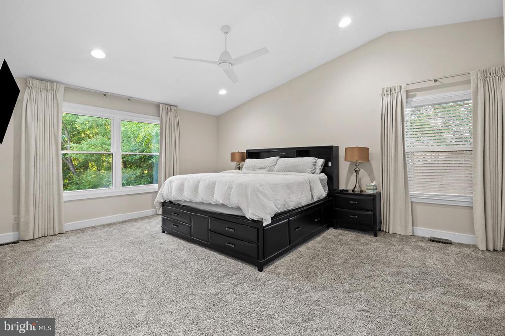 915 GRAY FOX CIRCLE