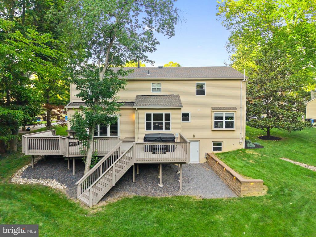 915 GRAY FOX CIRCLE