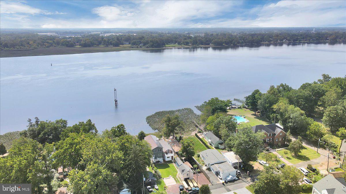 2037 River Rd