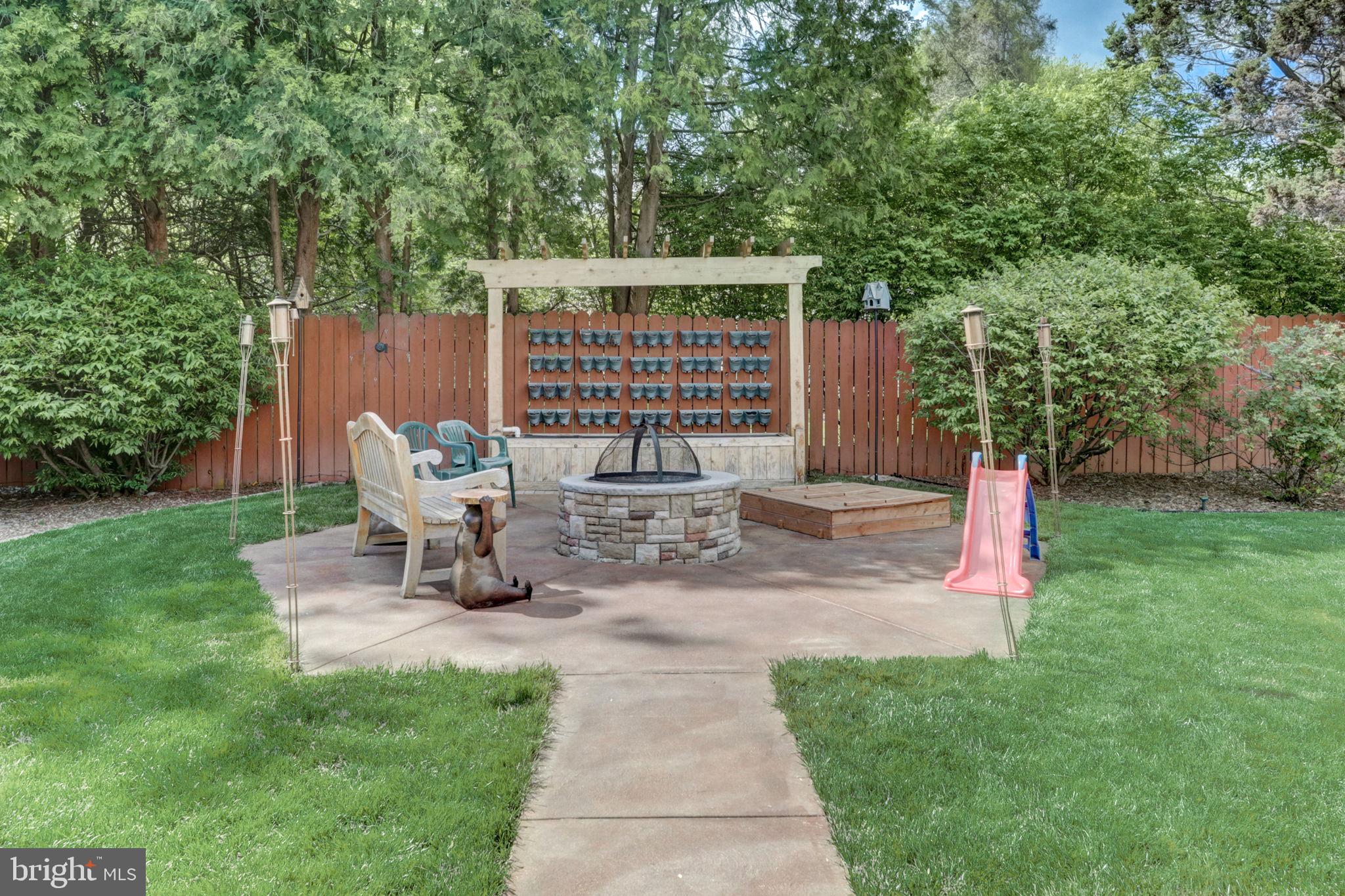 1832 Meadowbrook Rd