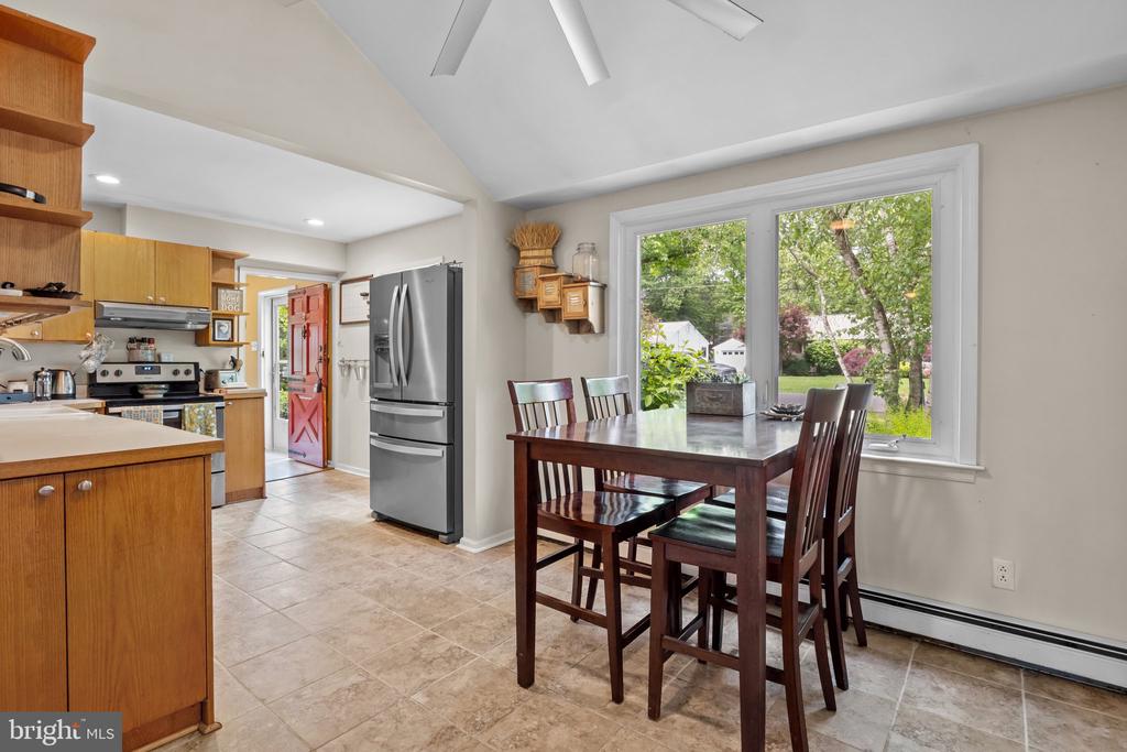 213 W Ferry Rd