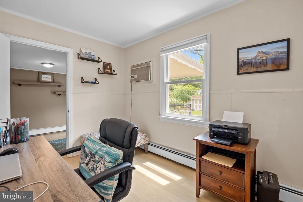 213 W Ferry Rd