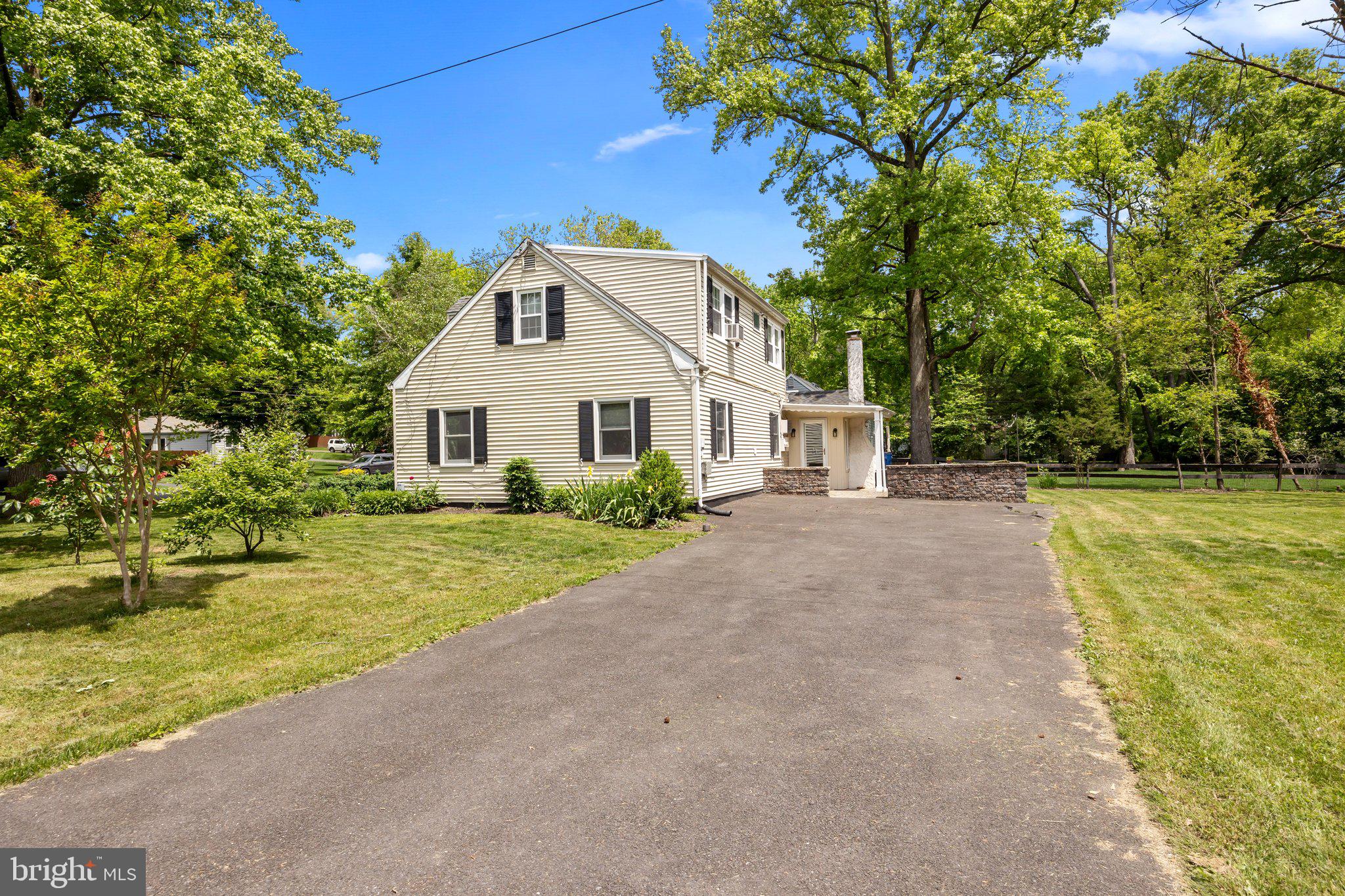213 W Ferry Rd