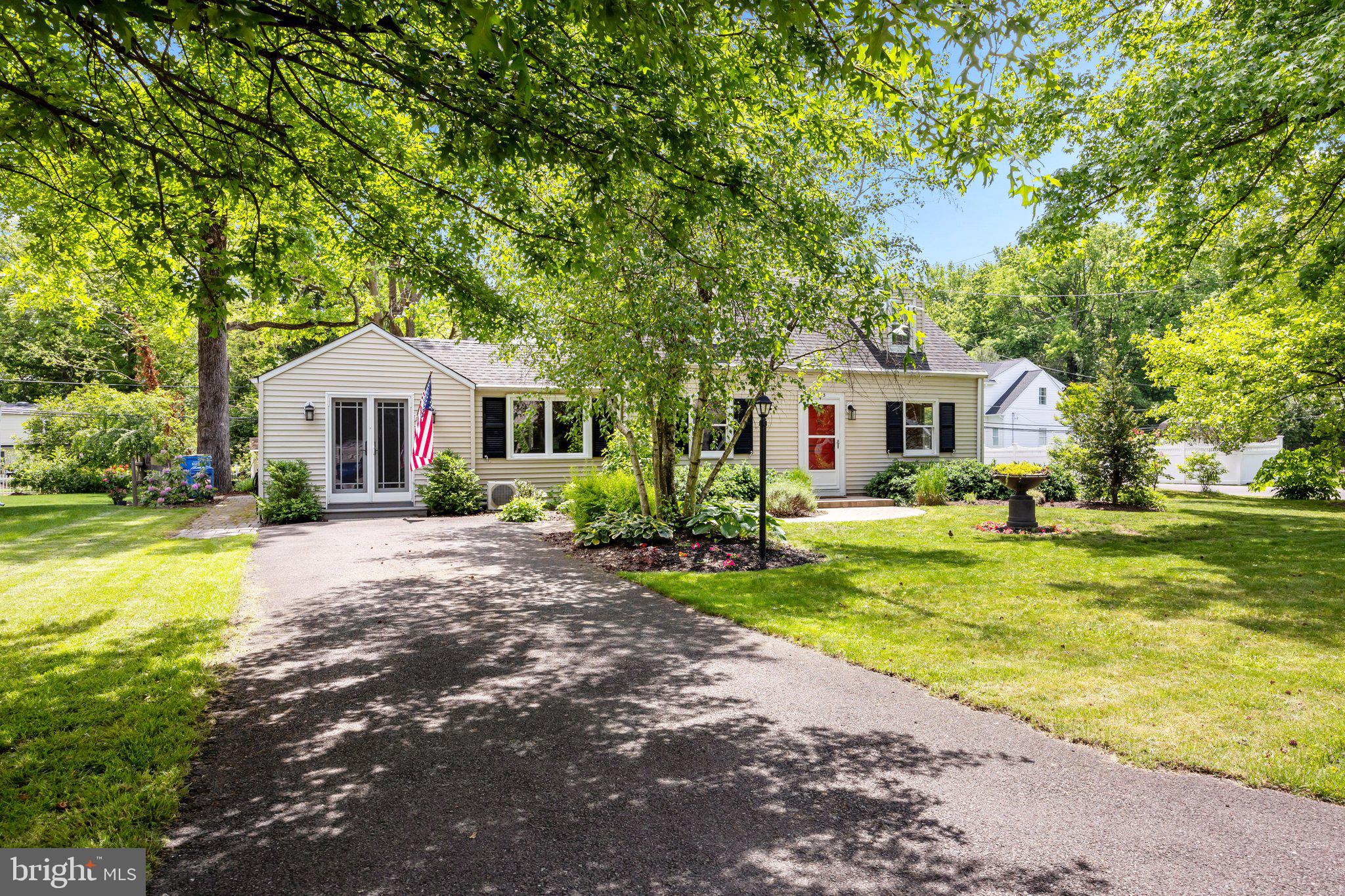 213 W Ferry Rd
