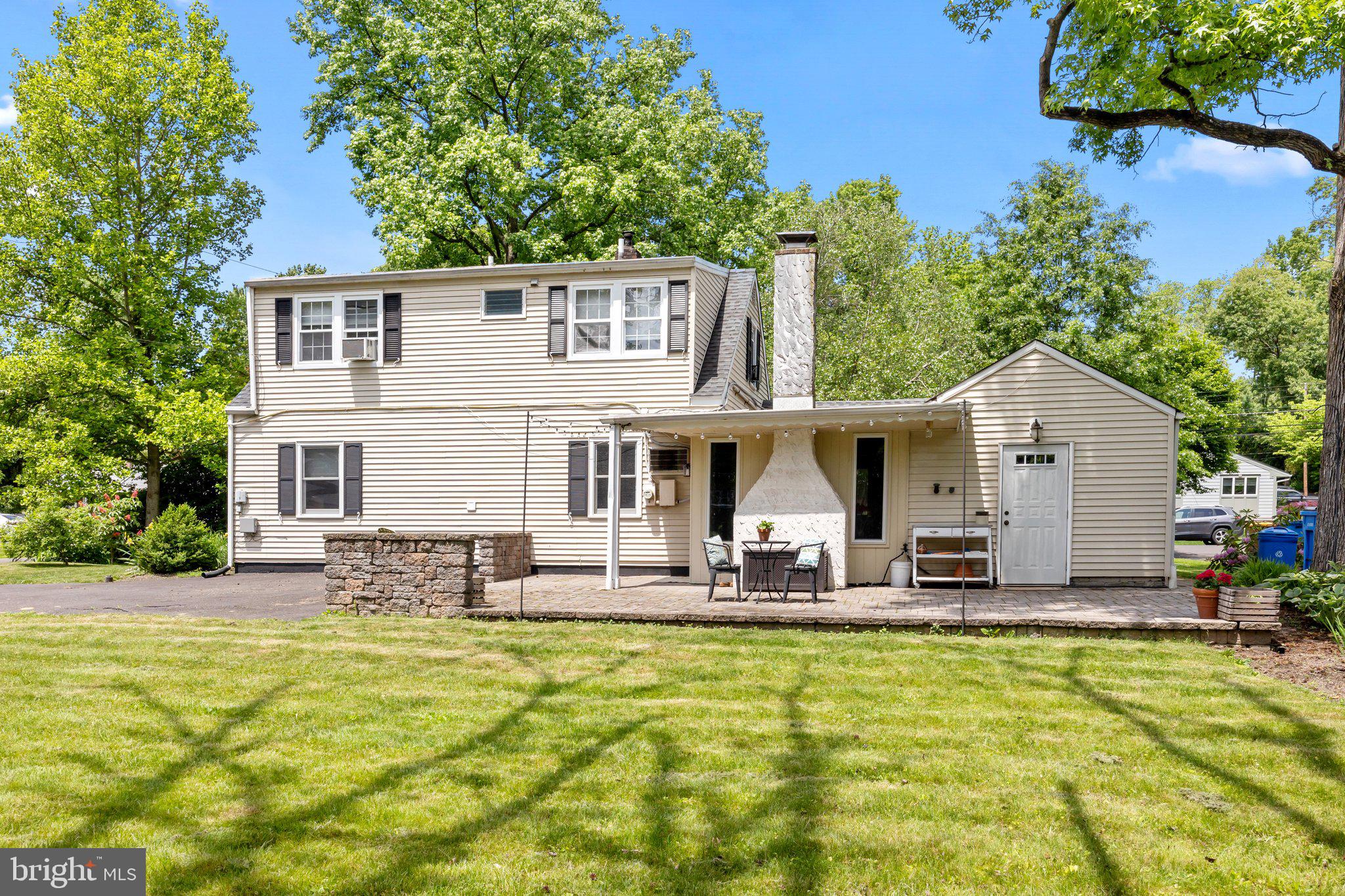 213 W Ferry Rd