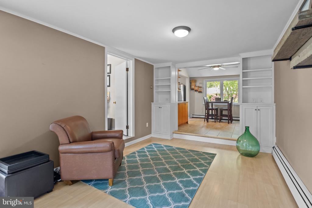 213 W Ferry Rd