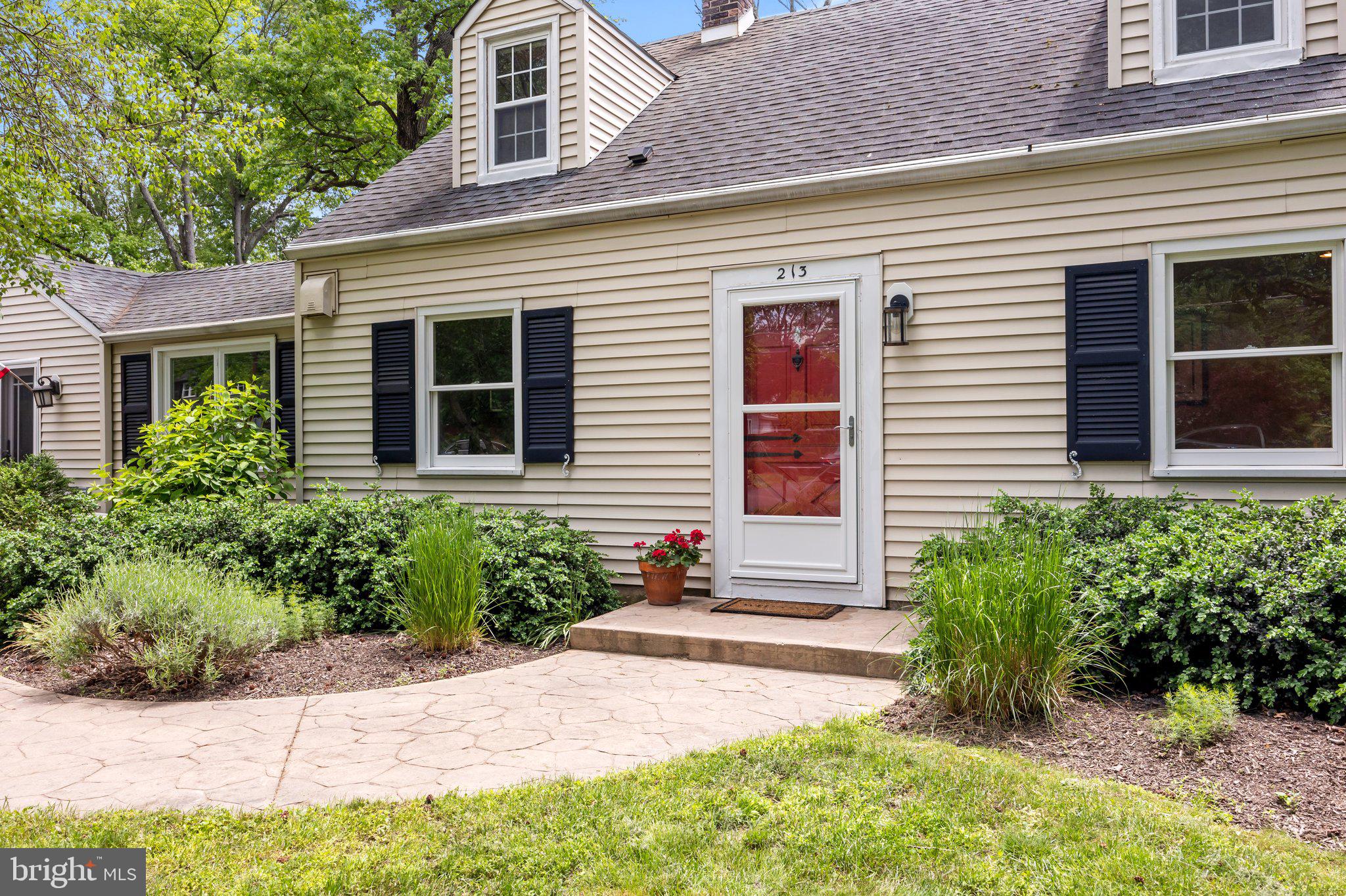 213 W Ferry Rd