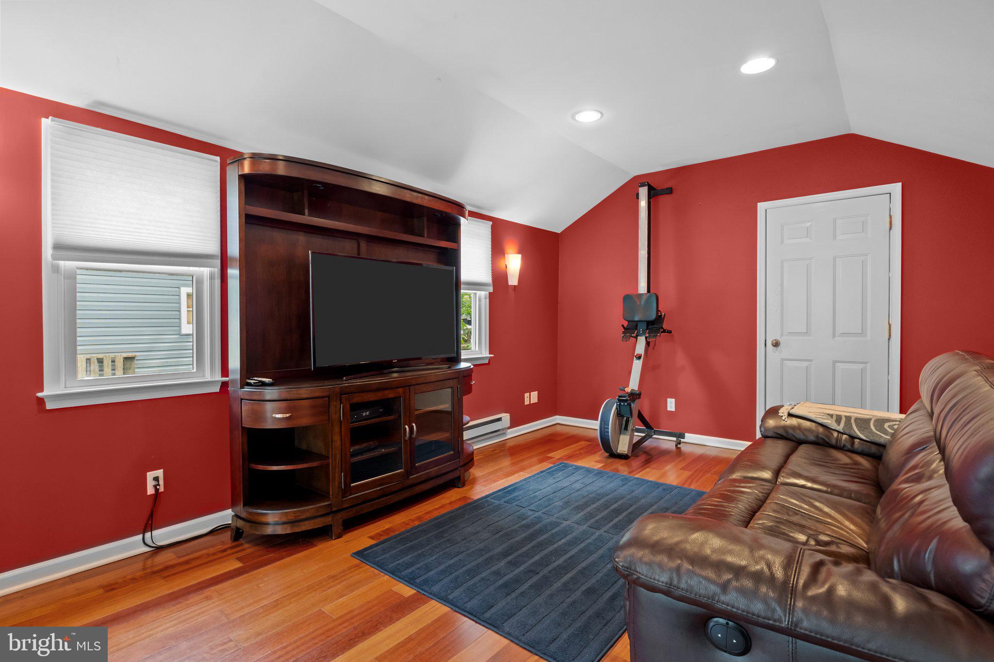 213 W Ferry Rd