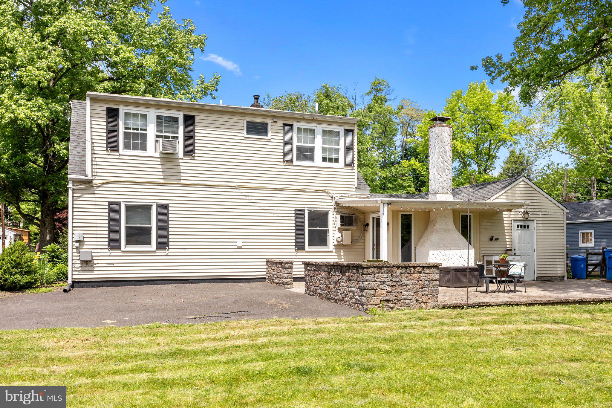 213 W Ferry Rd