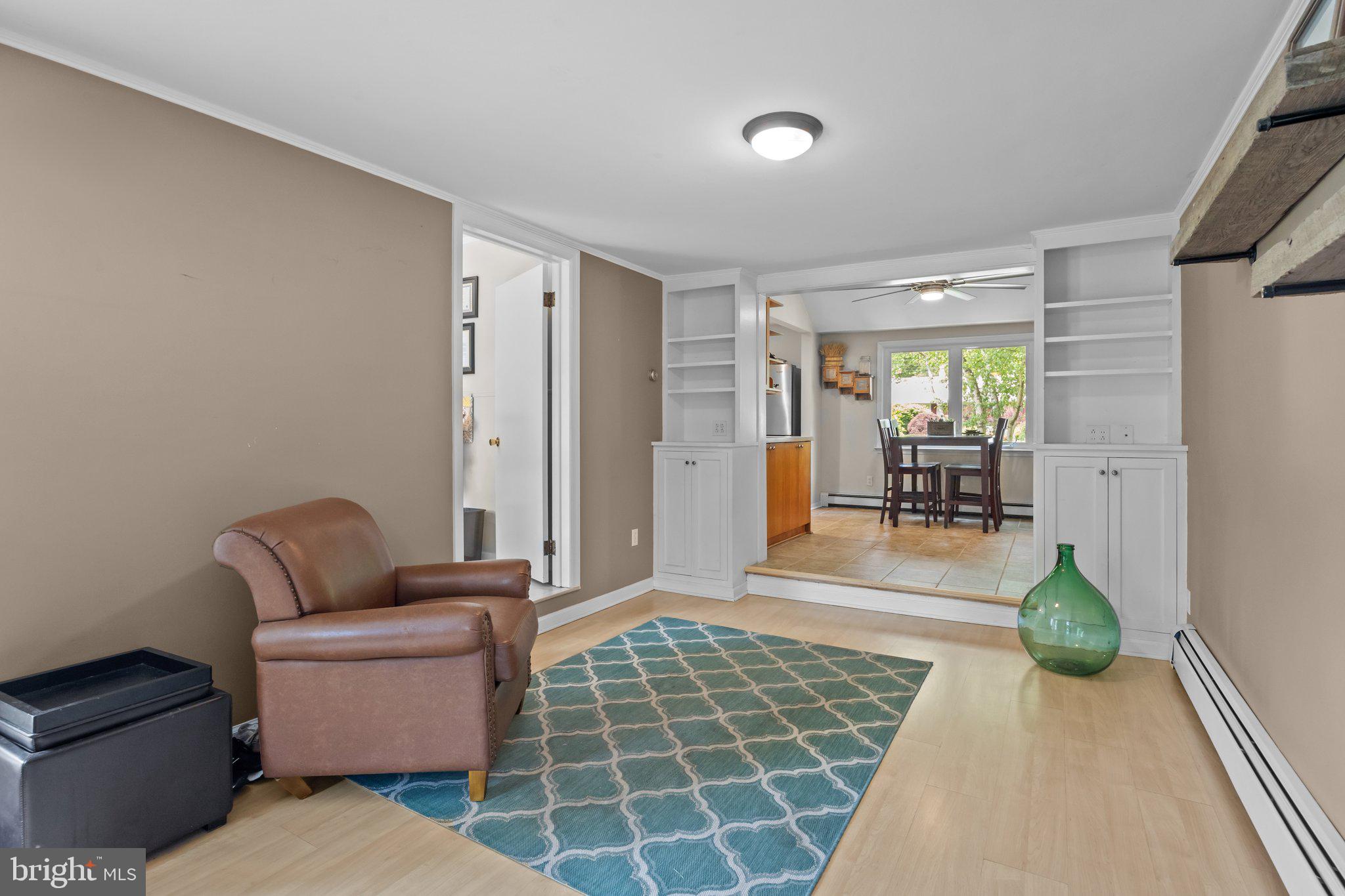 213 W Ferry Rd