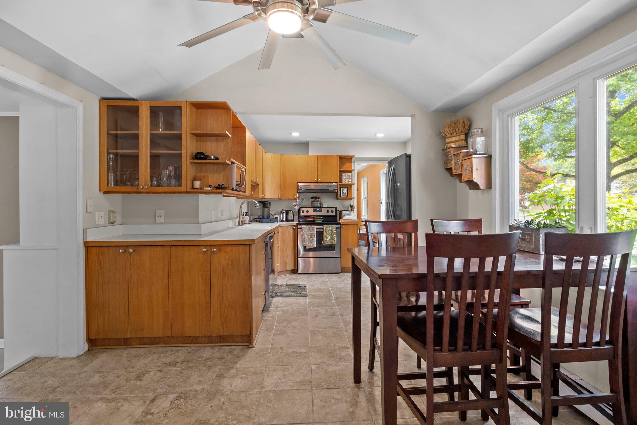 213 W Ferry Rd