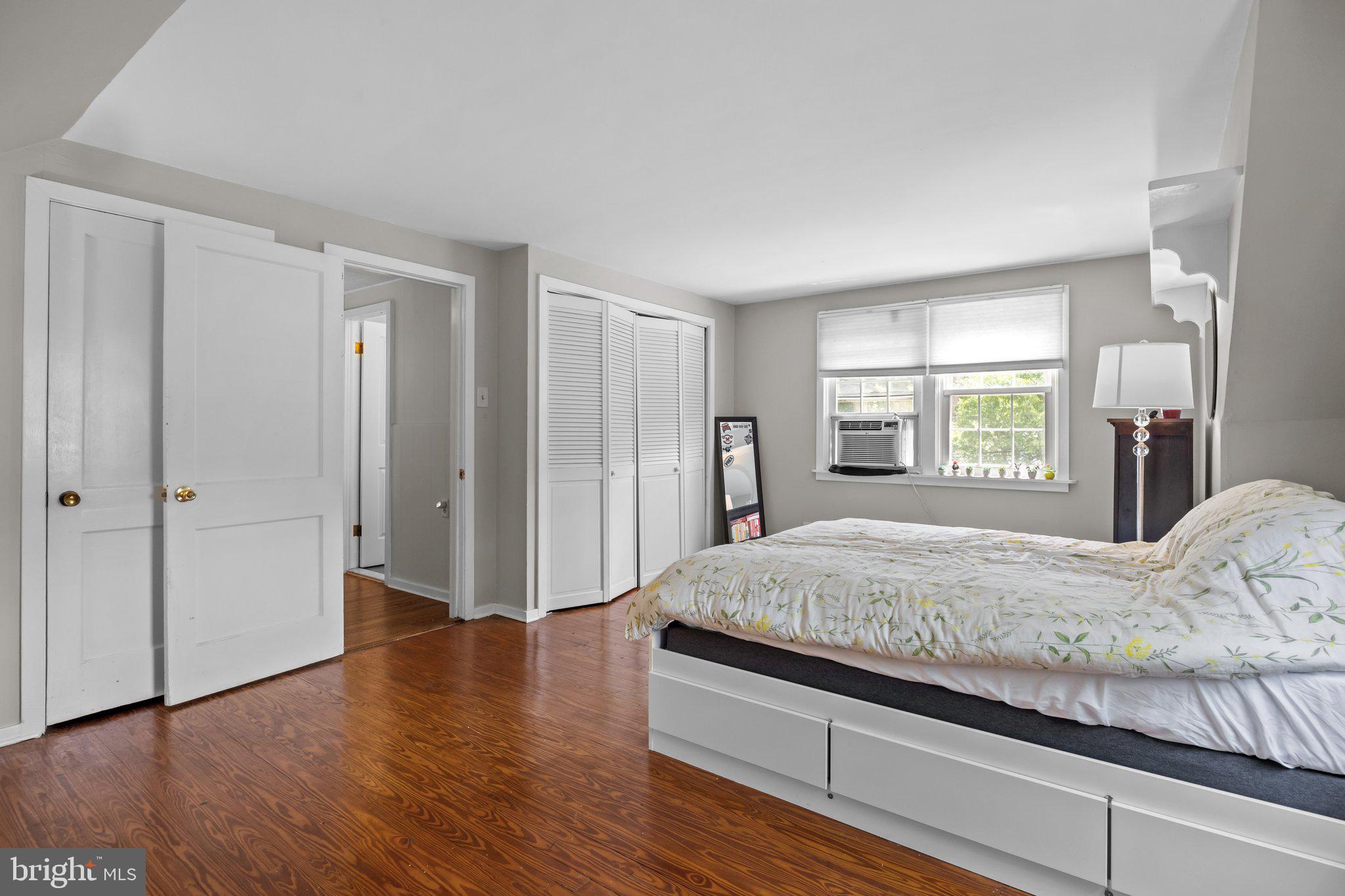 213 W Ferry Rd