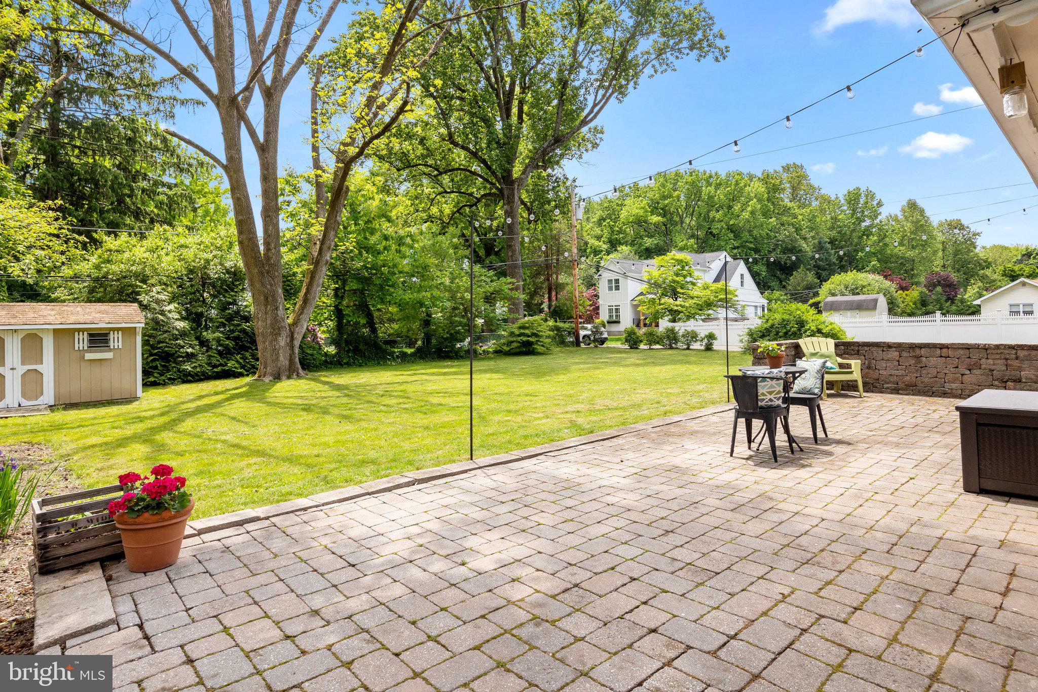 213 W Ferry Rd