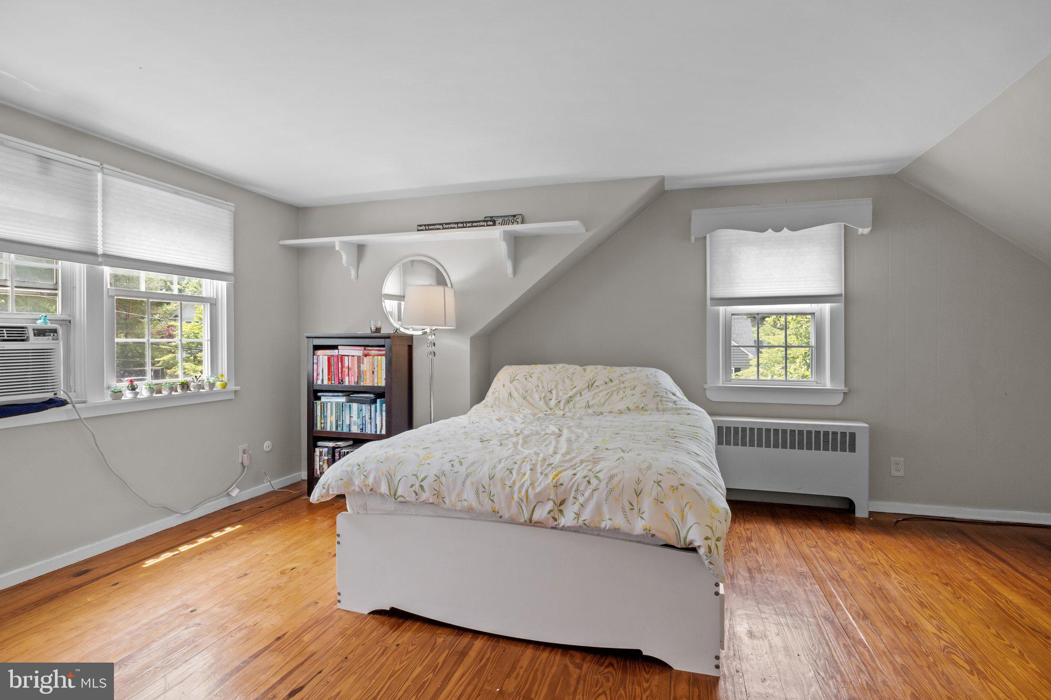 213 W Ferry Rd
