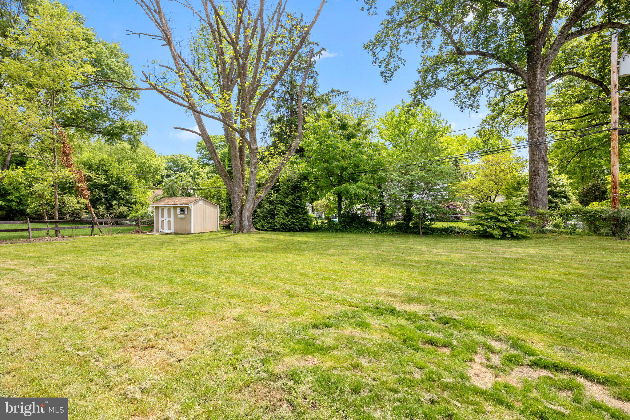 213 W Ferry Rd