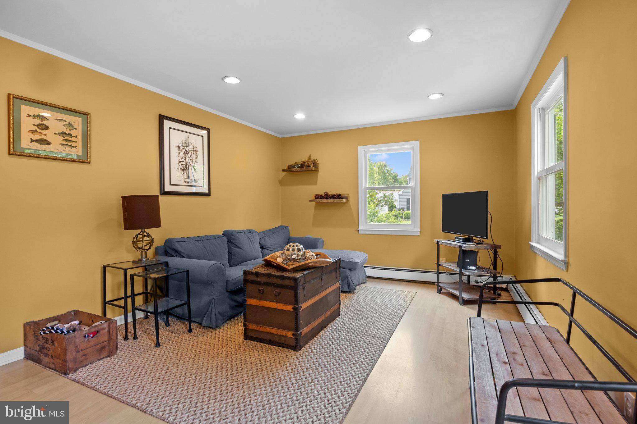 213 W Ferry Rd