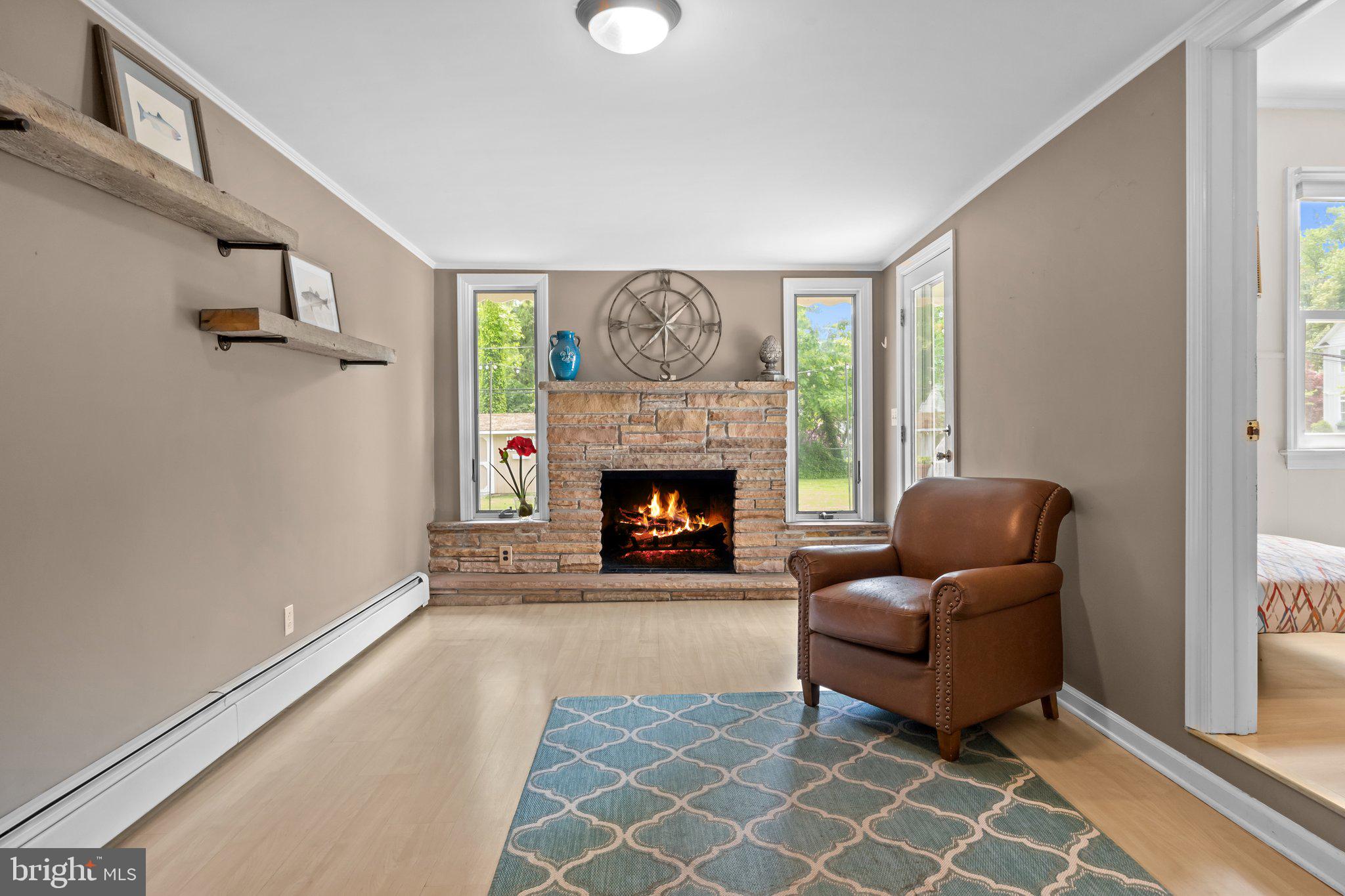213 W Ferry Rd