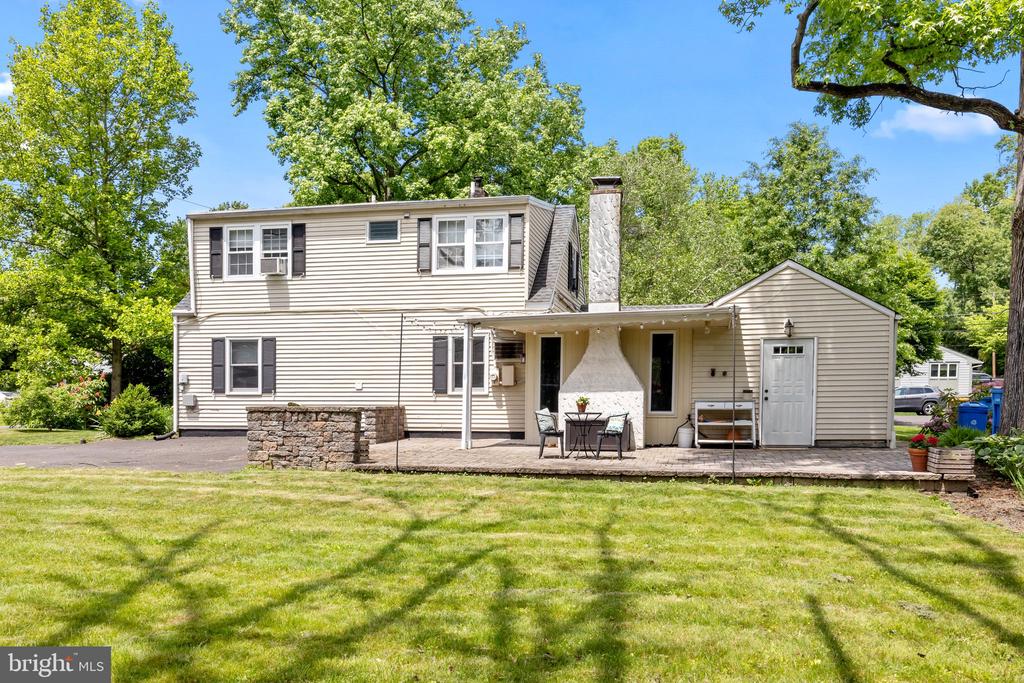 213 W Ferry Rd