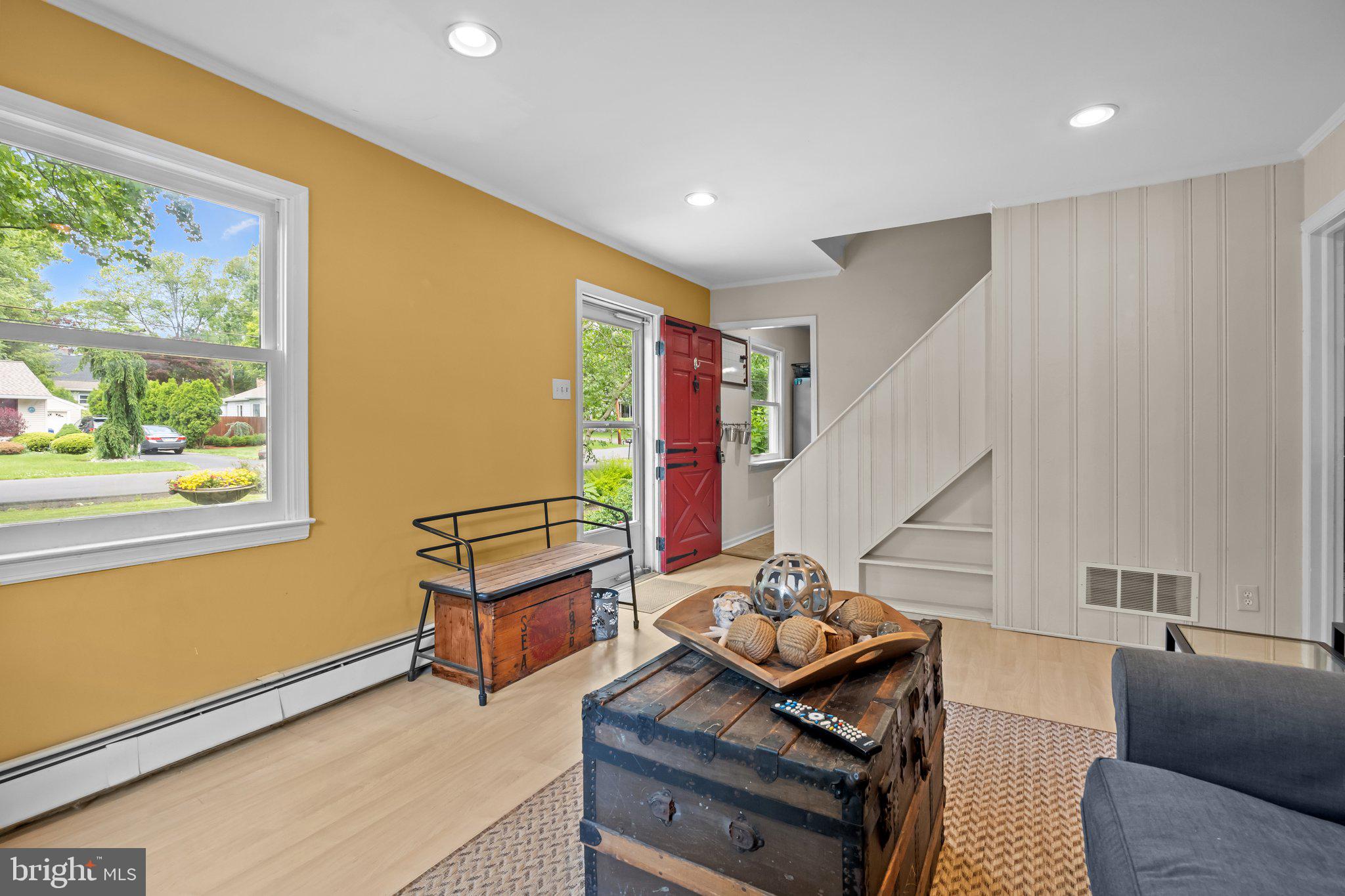 213 W Ferry Rd