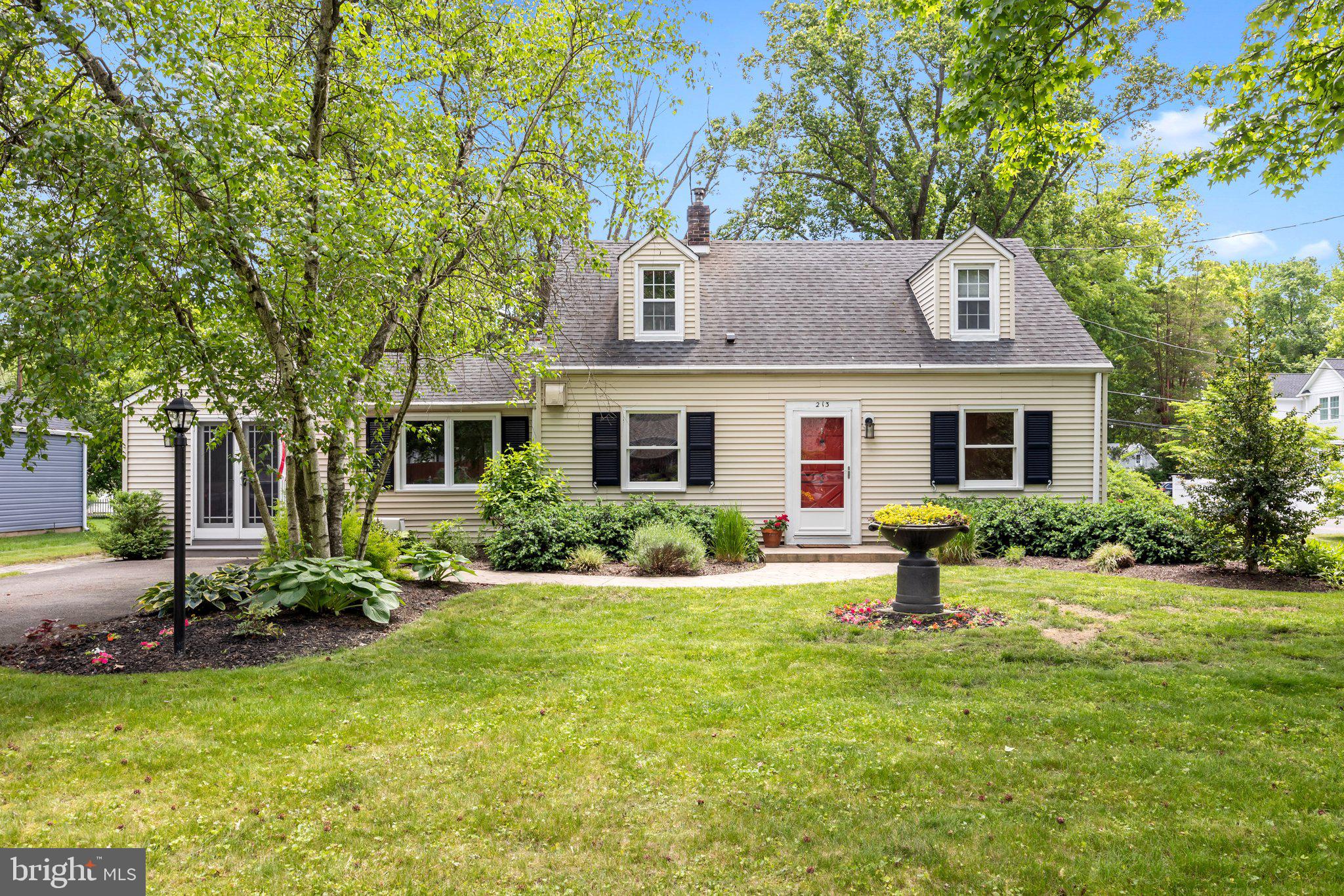 213 W Ferry Rd