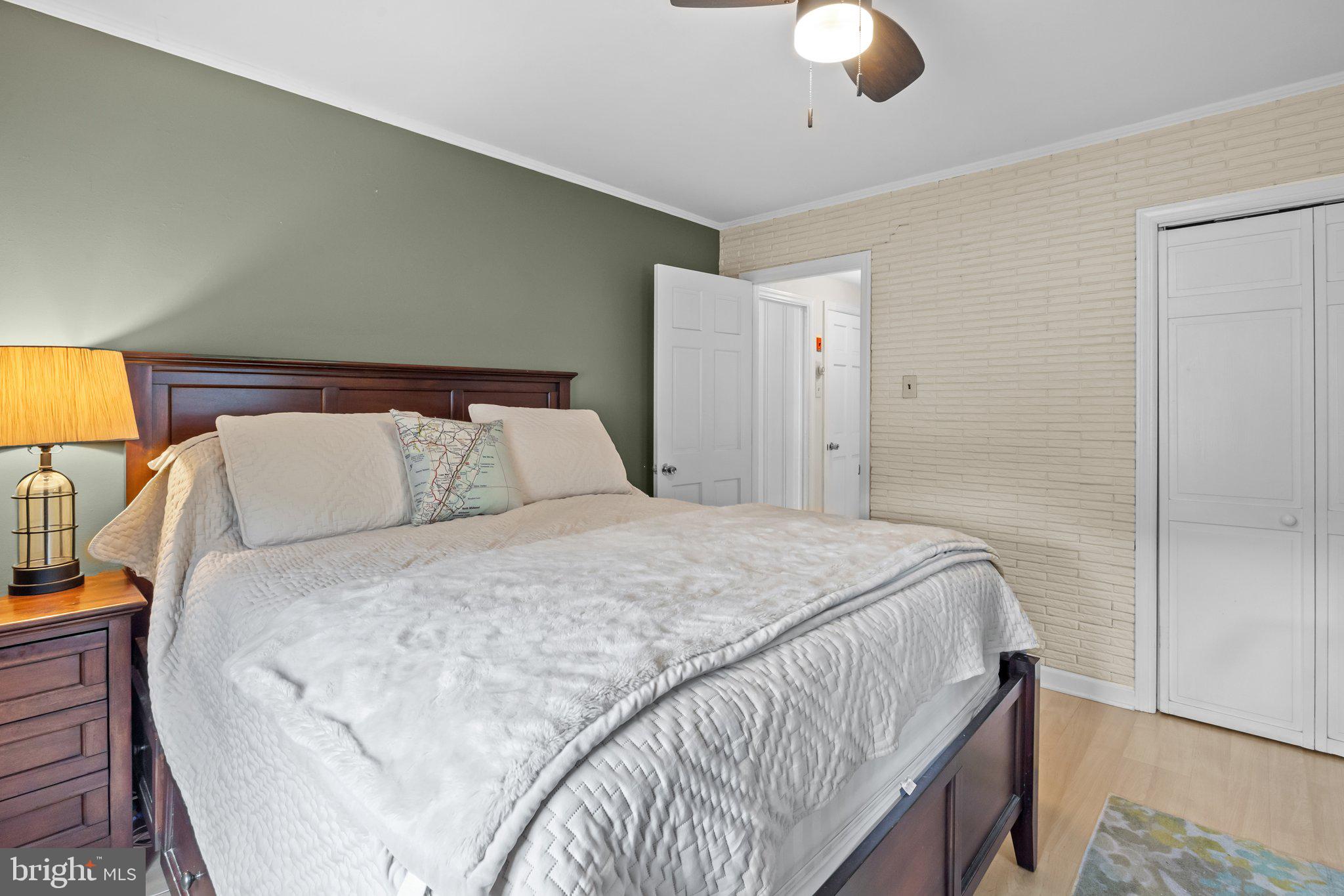 213 W Ferry Rd