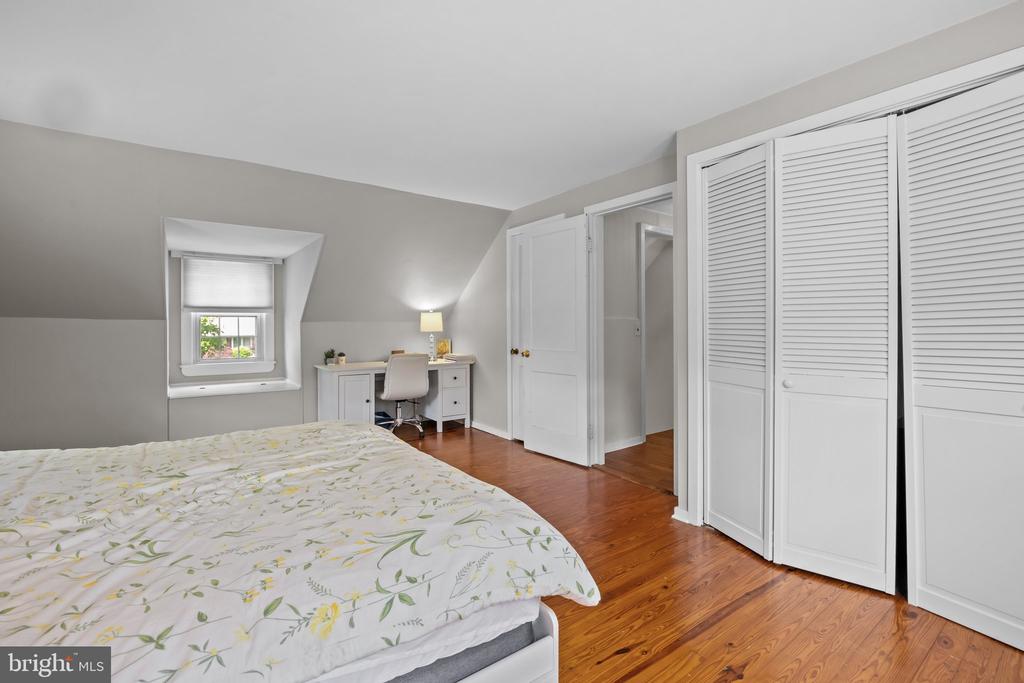 213 W Ferry Rd