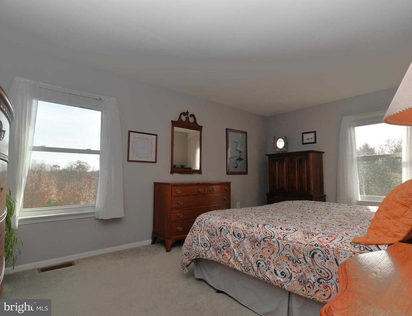 536 Waltham Ln