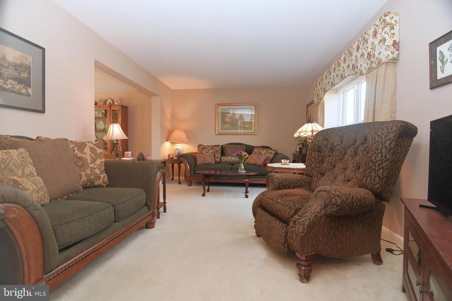 536 Waltham Ln