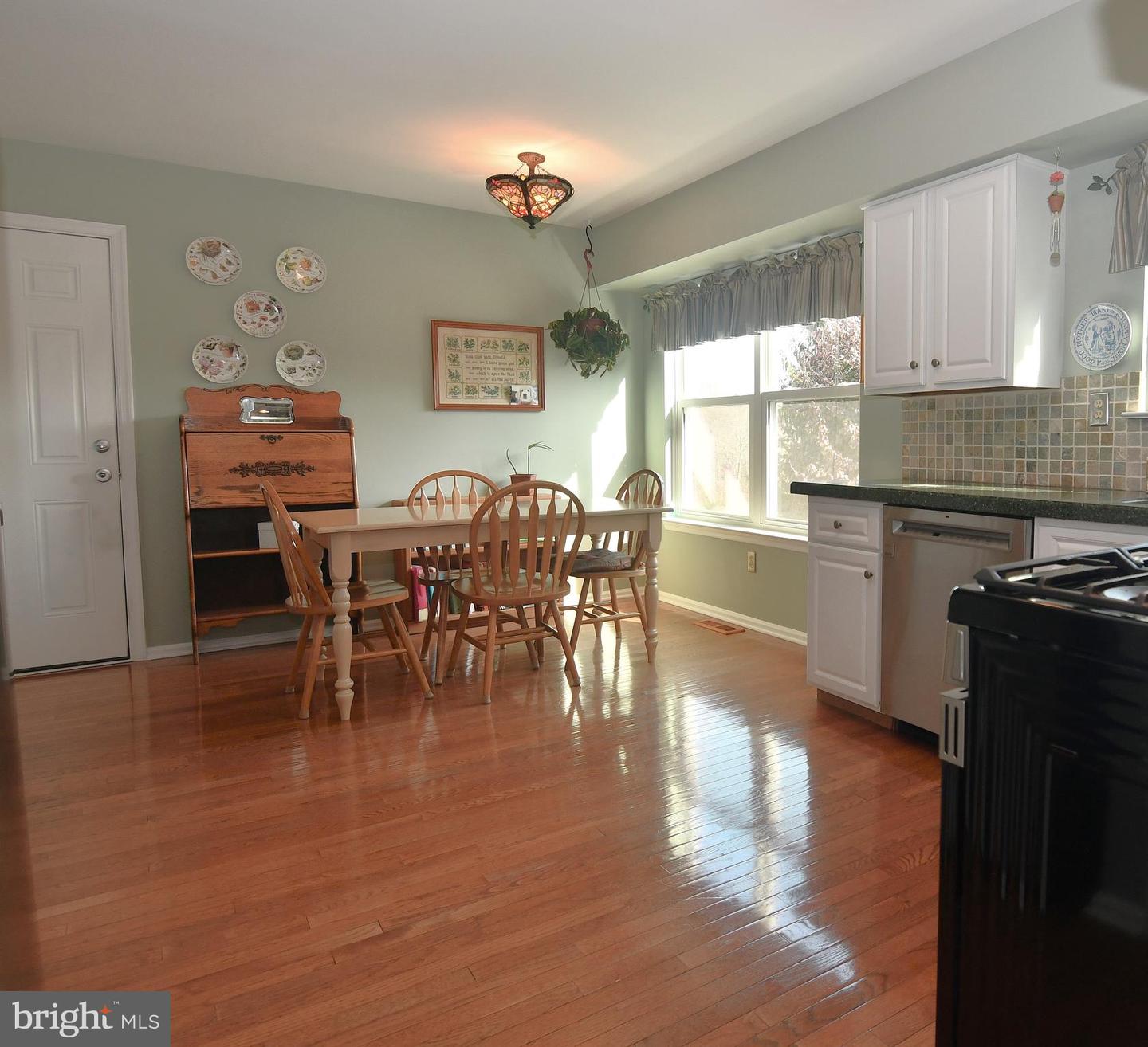 536 Waltham Ln